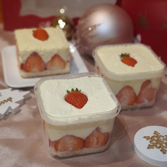 cube box strawberry cake 딸기큐브케이크