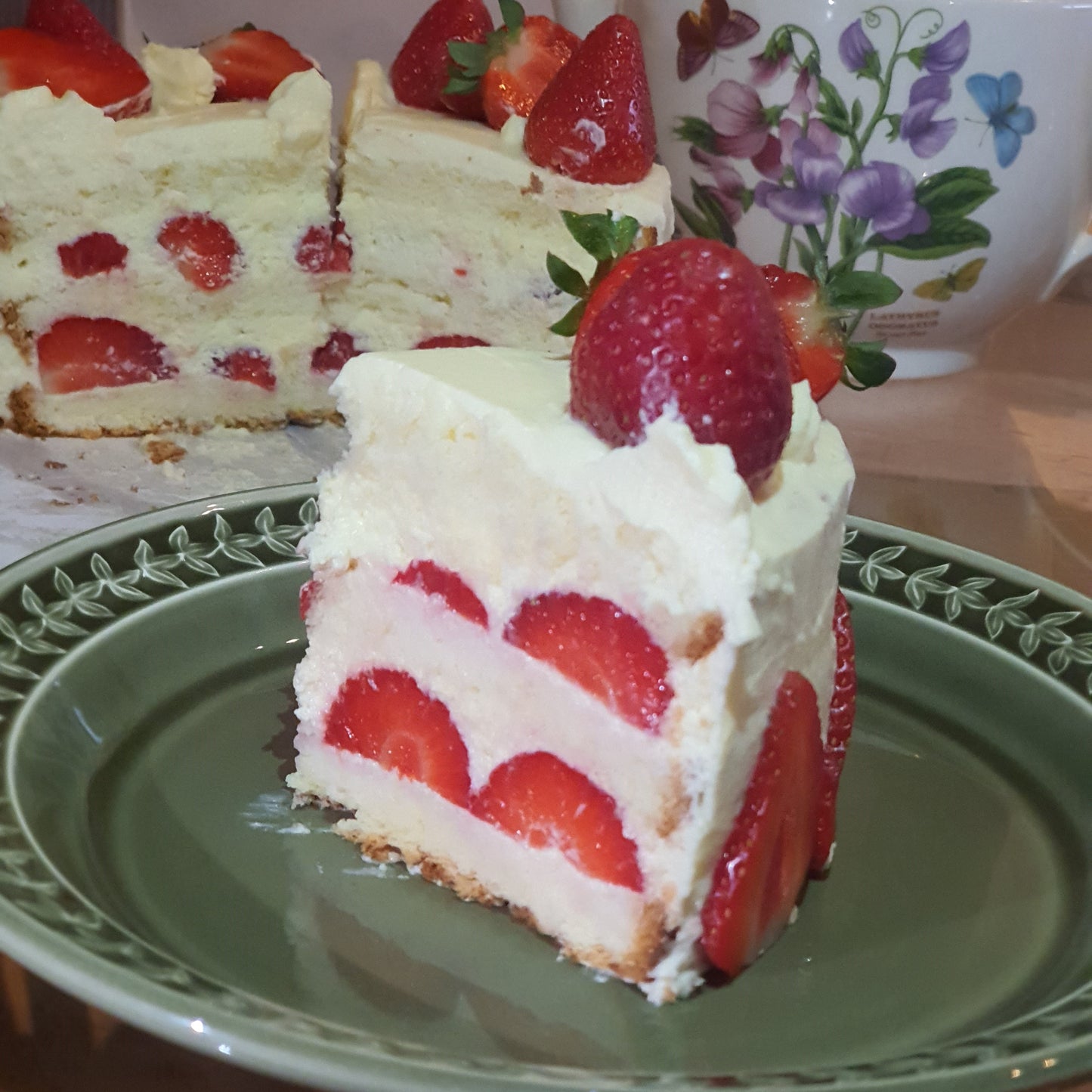 strawberry cake (whole) 딸기듬뿍케이크