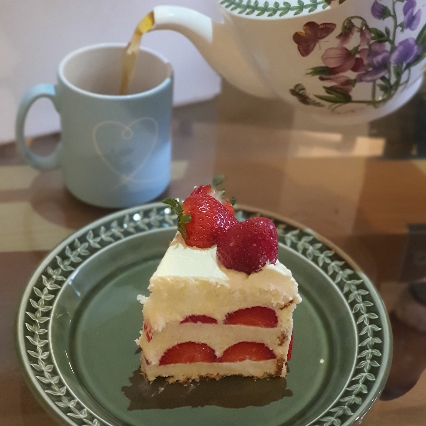 strawberry cake (whole) 딸기듬뿍케이크
