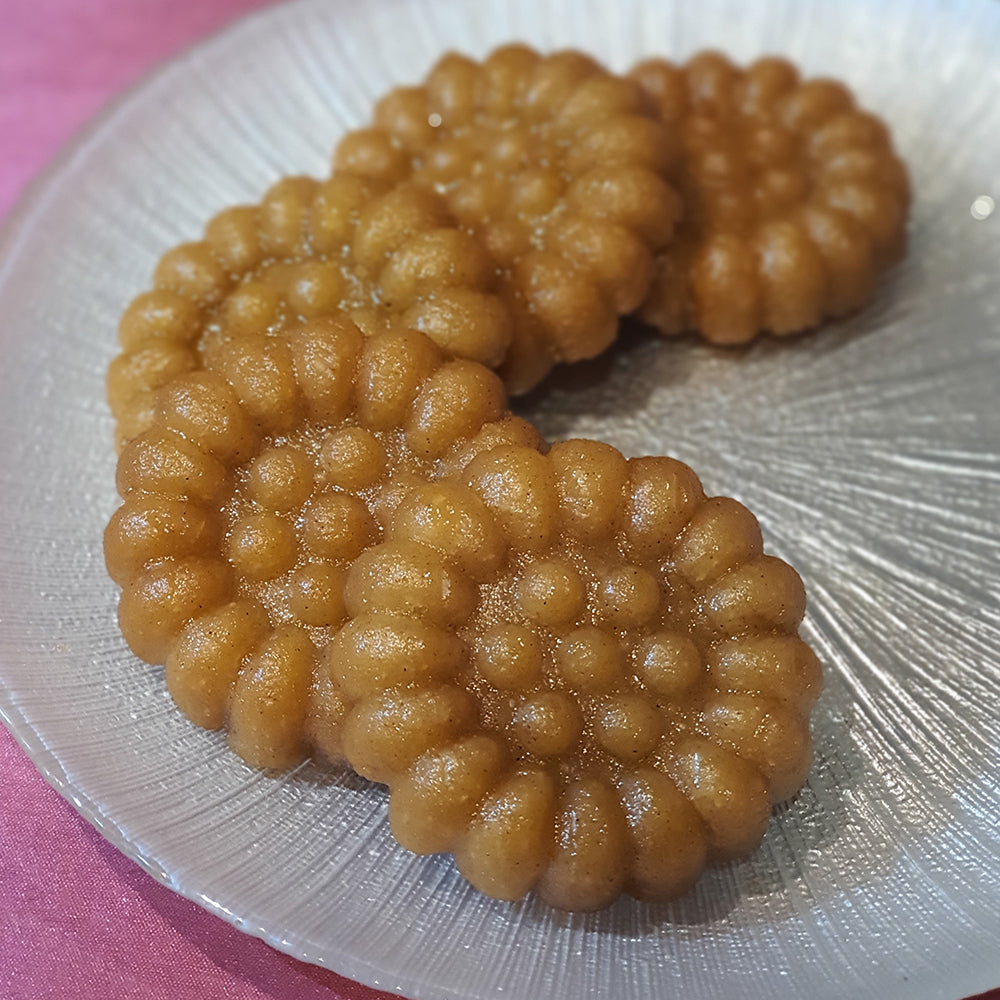 2. Yakgwa 수제찹쌀약과 - Traditional Cinnamon Pie